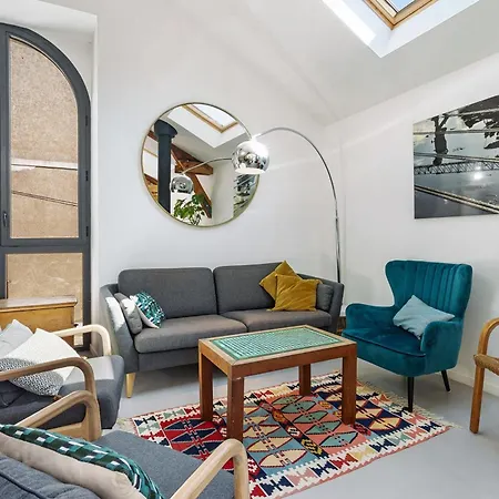 Loft Near Center בית נופש *